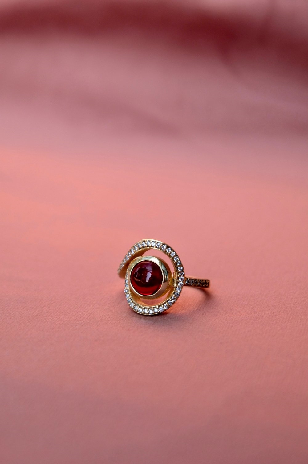 Joseph - Alvida Ruby Red ring, Gold