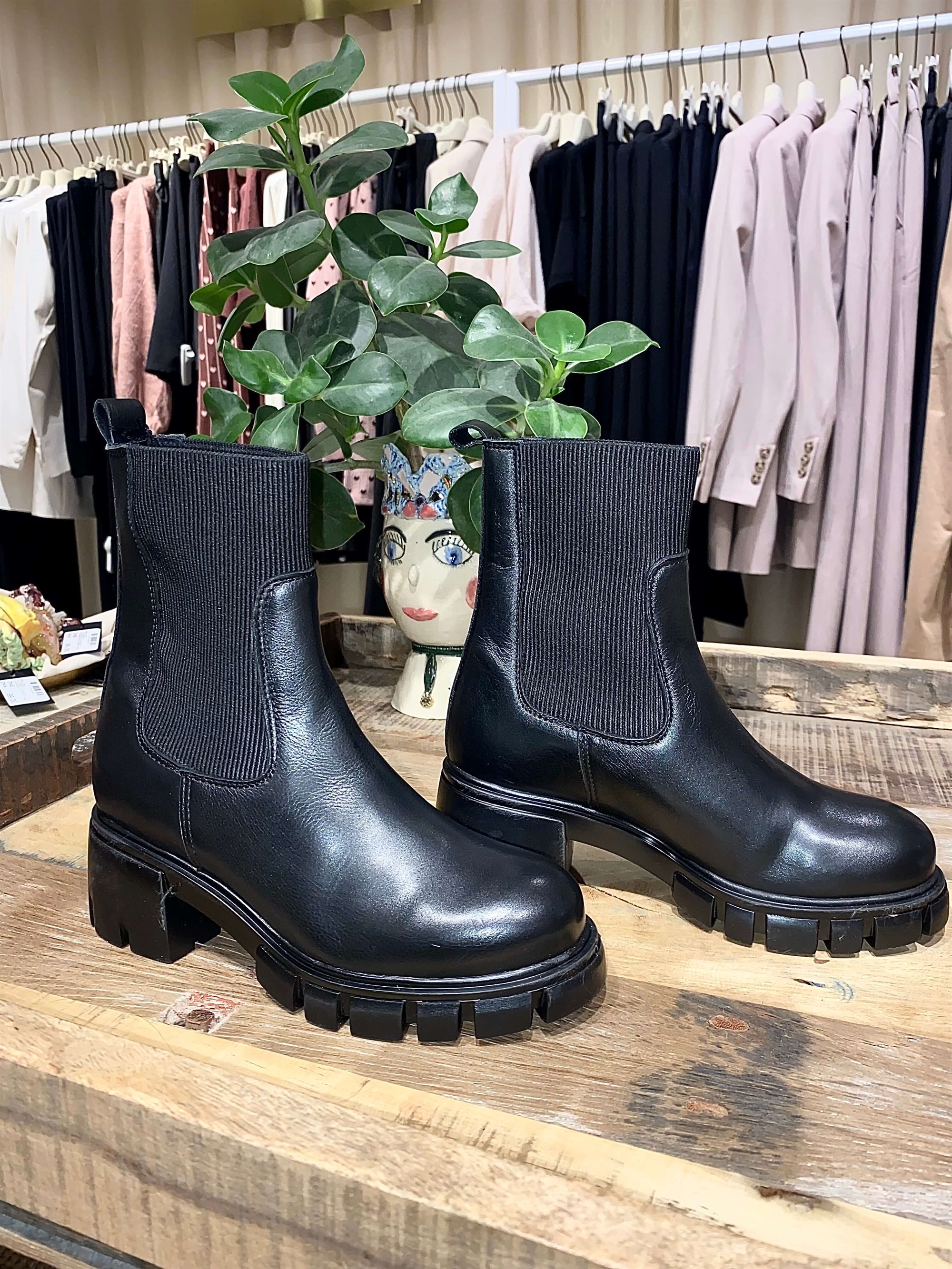 ELENA Boots, Black fra Pavement