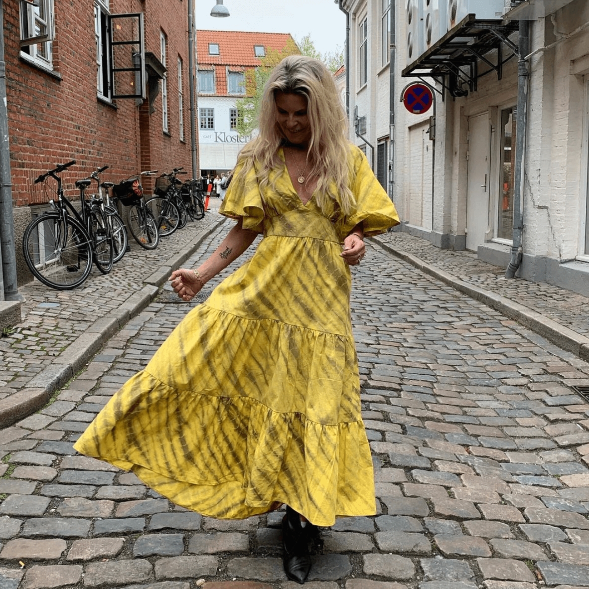 Rise Rød Secréte Rabens Saloner Kjole - Kristie Windstorm Long Dress, Yellow Combo