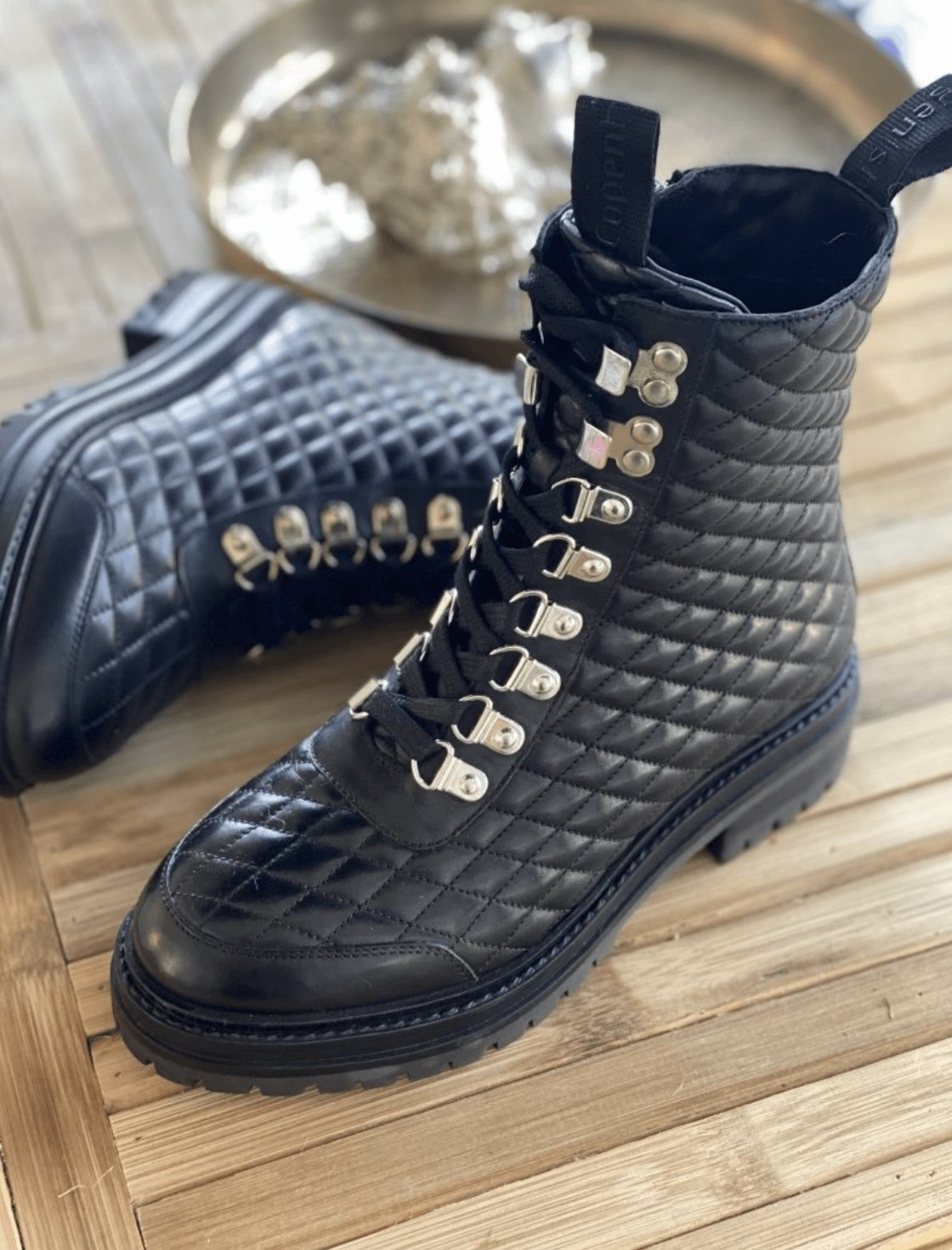 Shoes QUILTED Støvler i sort | Sirup